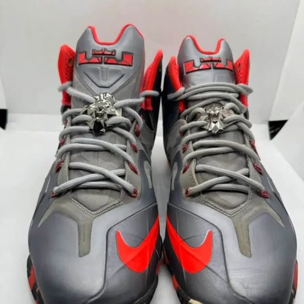Nike LeBron 11 Mens 9 Gray Basketball Shoes sneakers